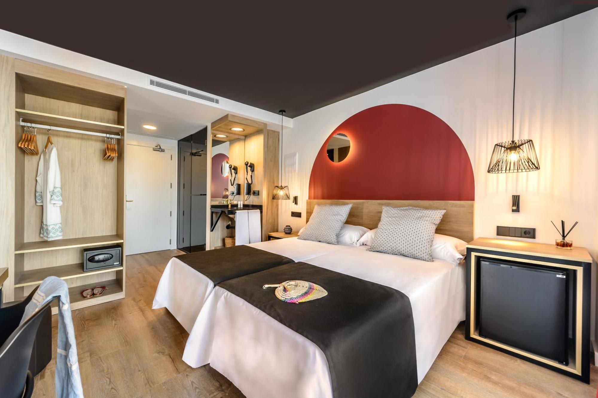 Hotel Vibra District - Adults Only Sant Antoni de Portmany Zewnętrze zdjęcie