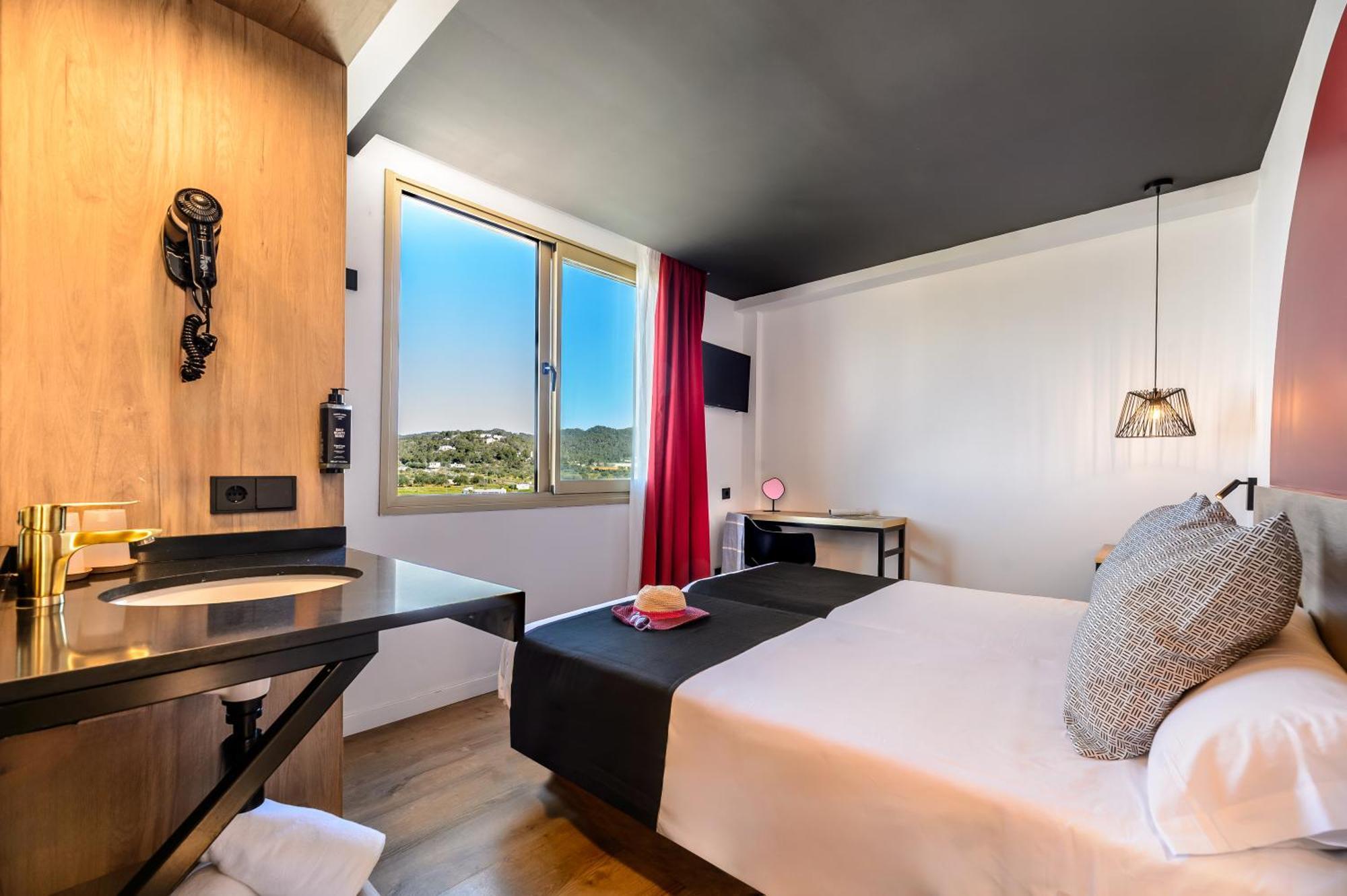 Hotel Vibra District - Adults Only Sant Antoni de Portmany Zewnętrze zdjęcie